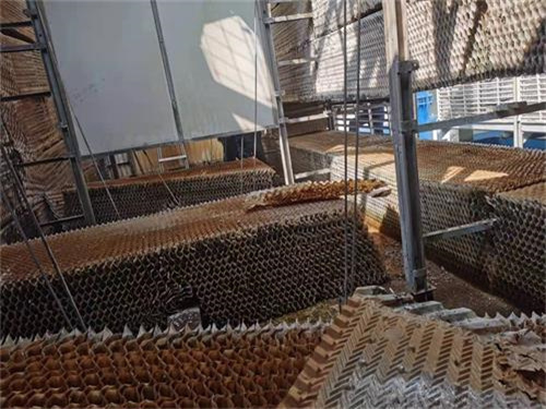 夏季冷卻塔漂水出現(xiàn)大量白霧狀是怎么回事？冷卻塔白霧要怎么解決？