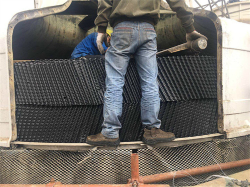 圓形<a href=http://m.doccrafts.com/tags/21_0.html target=_blank class=infotextkey>冷卻塔填料</a>更換安裝